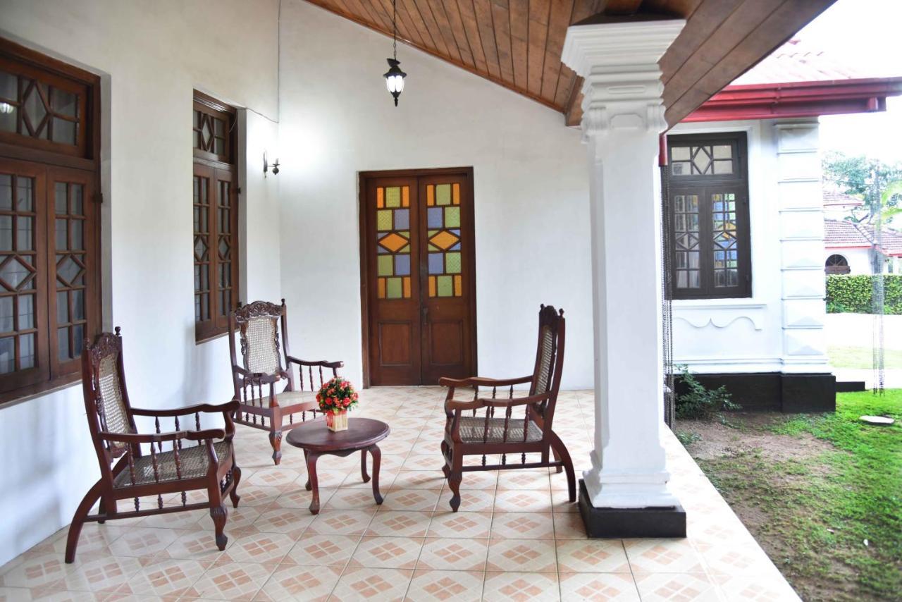 Antique Tourists Lodge Kandy Exterior photo